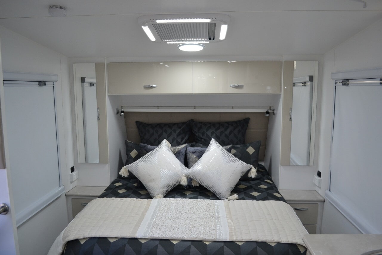 Blue Sky Emerald 19ft6 Centre Door