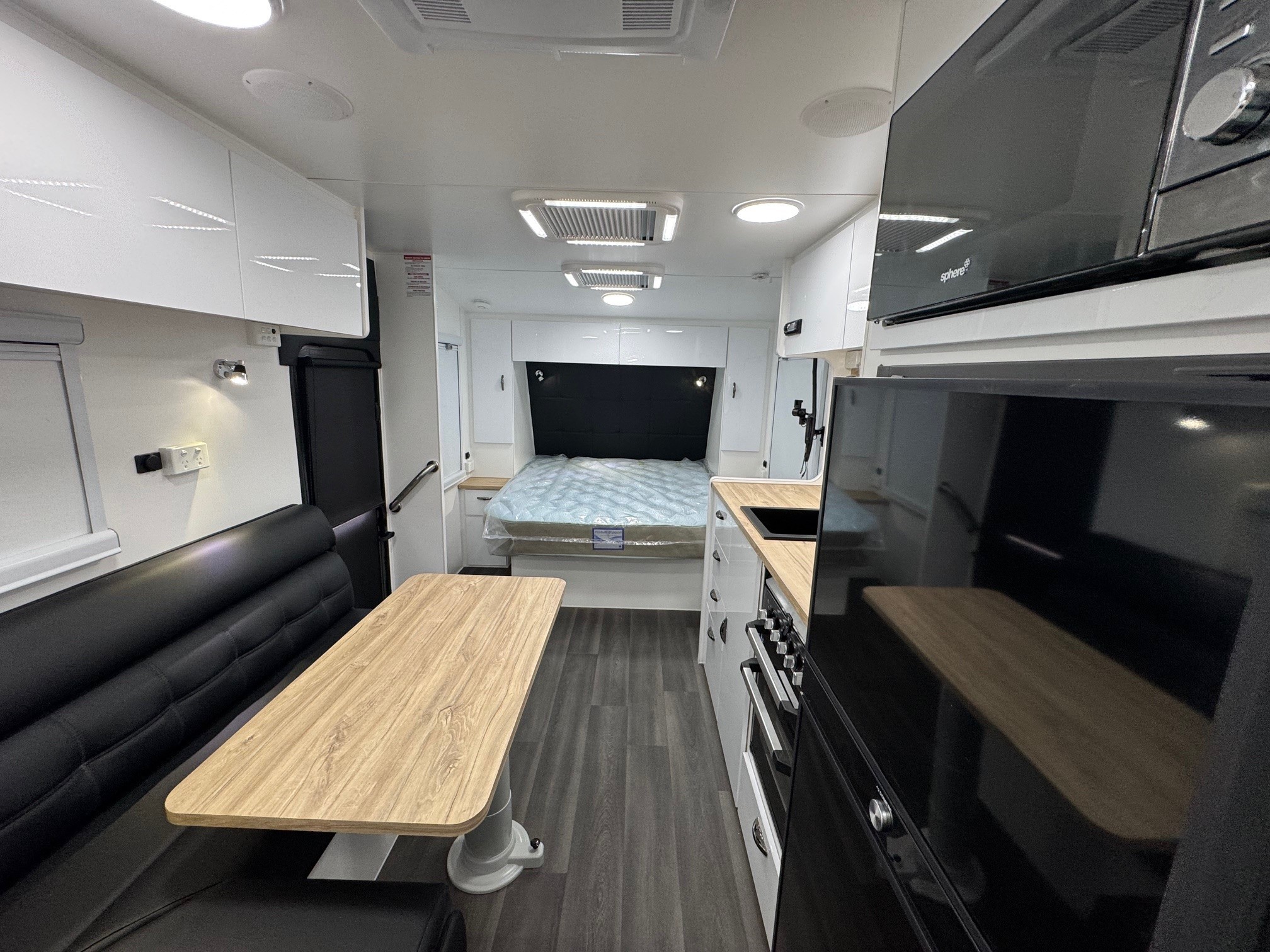 Blue Sky Ruby 18ft6 Offroad Caravan Centre Doo