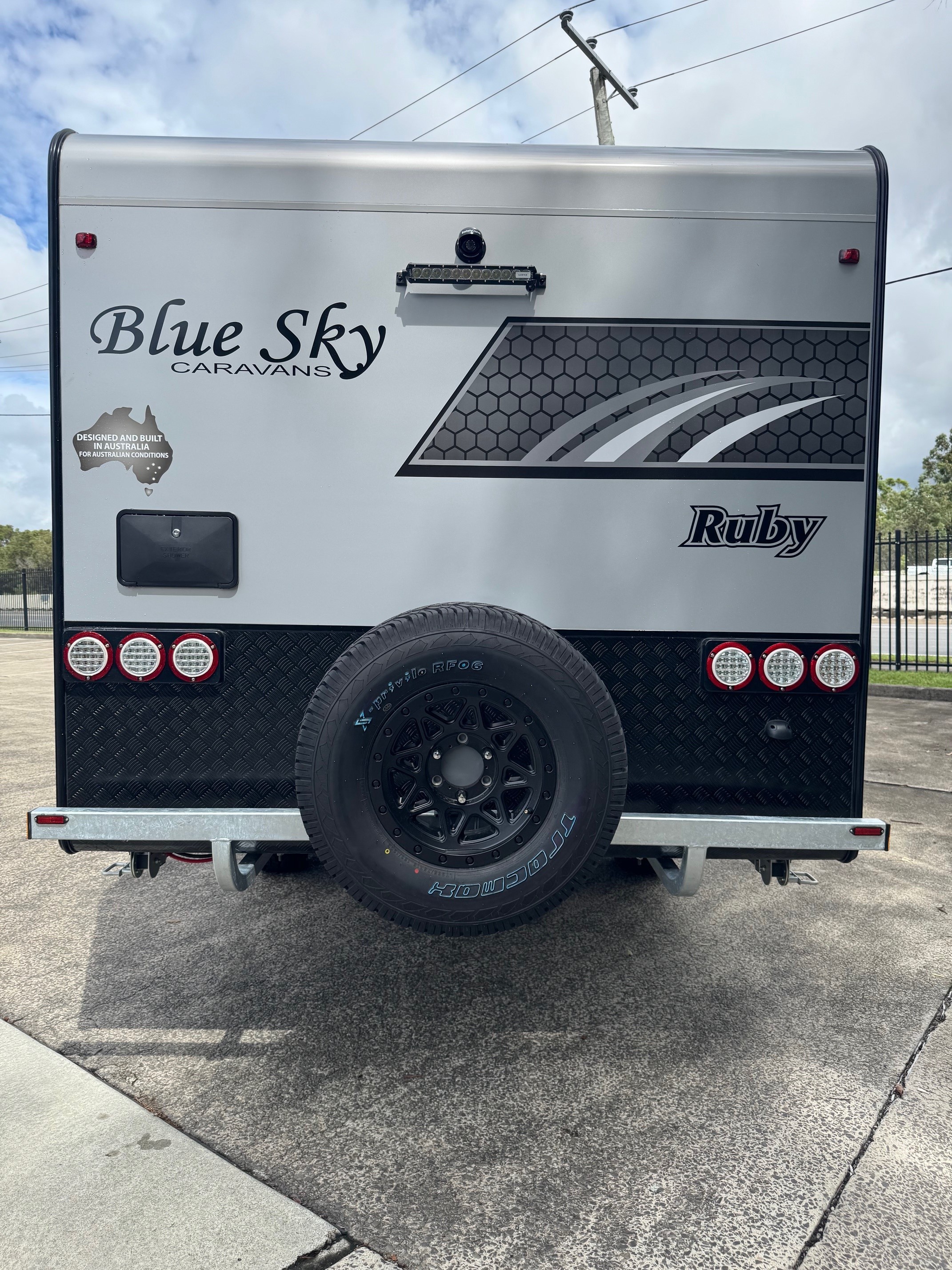 Blue Sky Ruby 18ft6 Offroad Caravan Centre Doo