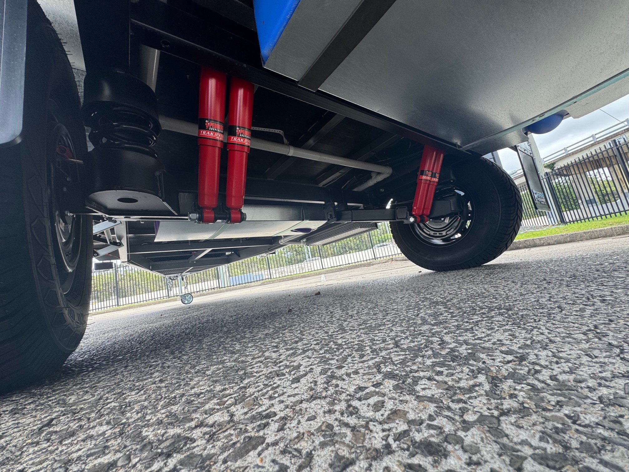 Blue Sky Ruby 18ft6 Offroad Caravan Centre Doo