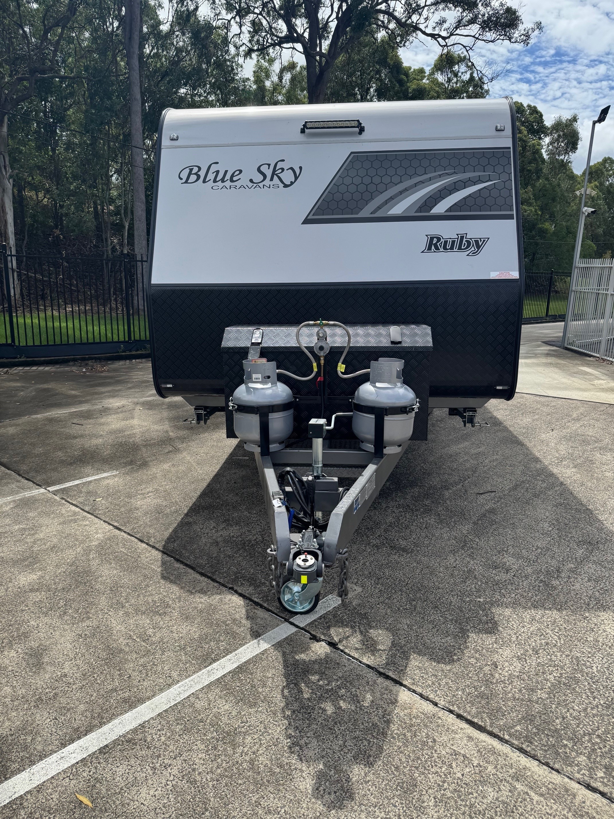 Blue Sky Ruby 18ft6 Offroad Caravan Centre Doo