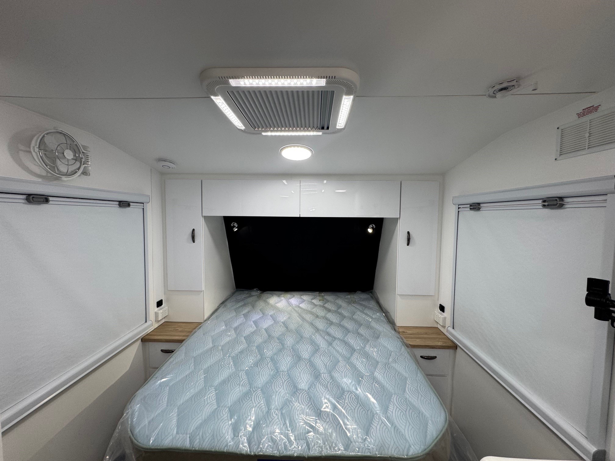 Blue Sky Ruby 18ft6 Offroad Caravan Centre Doo