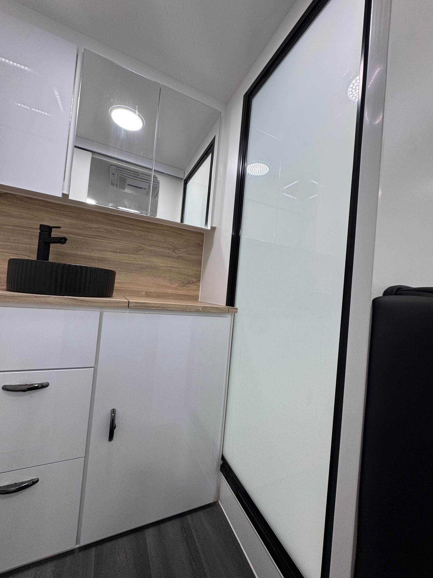 Blue Sky Ruby 18ft6 Offroad Caravan Centre Doo