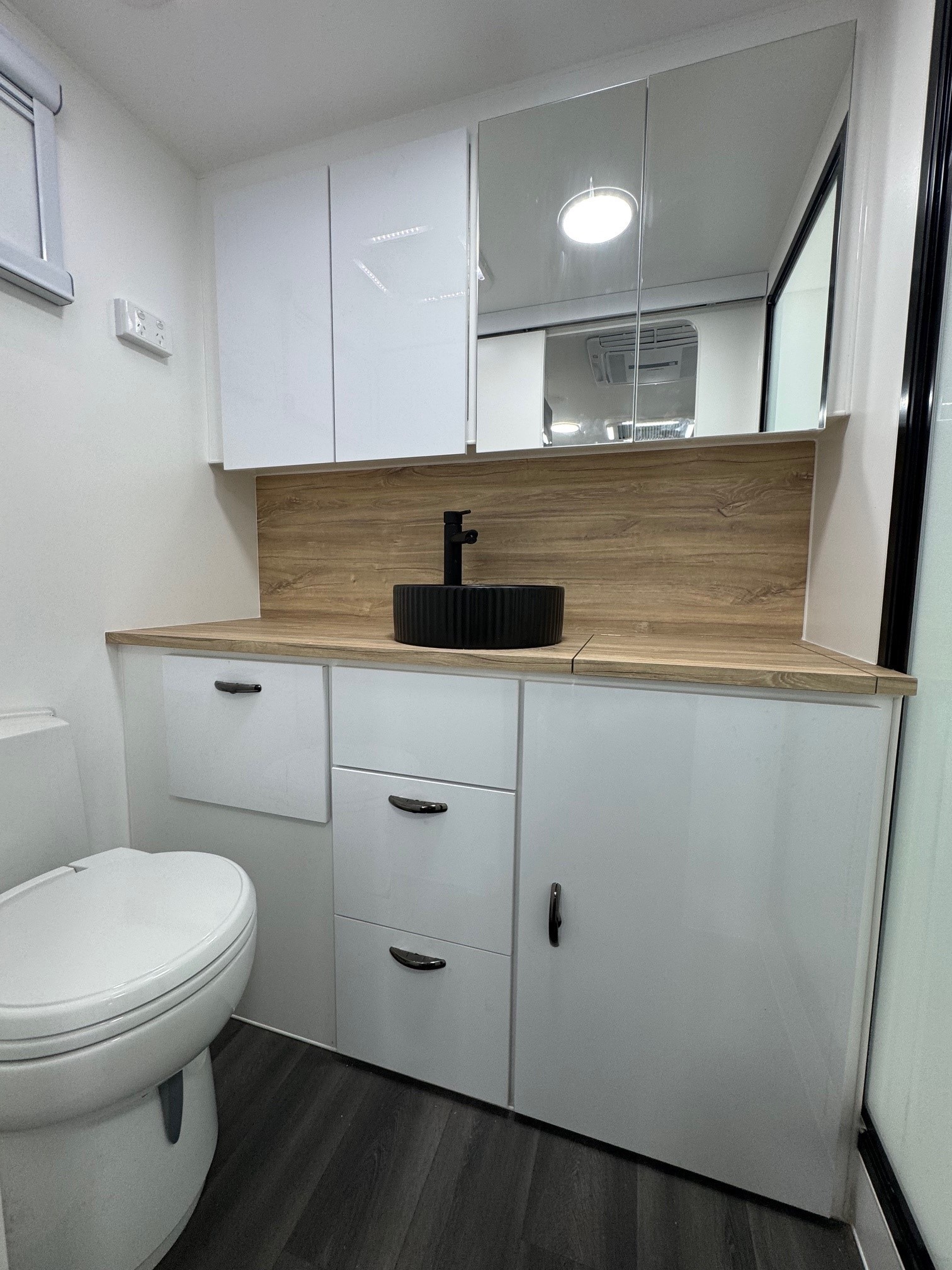 Blue Sky Ruby 18ft6 Offroad Caravan Centre Doo