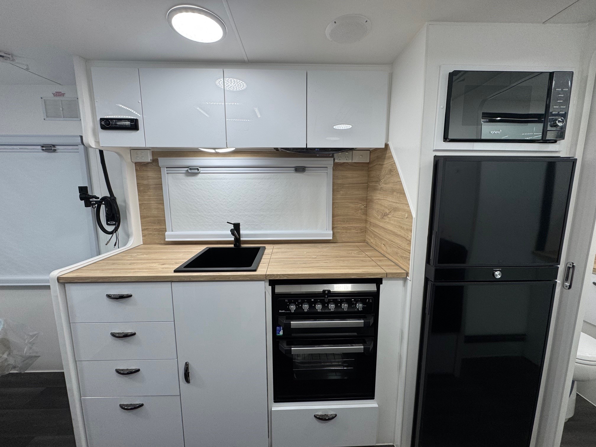 Blue Sky Ruby 18ft6 Offroad Caravan Centre Doo