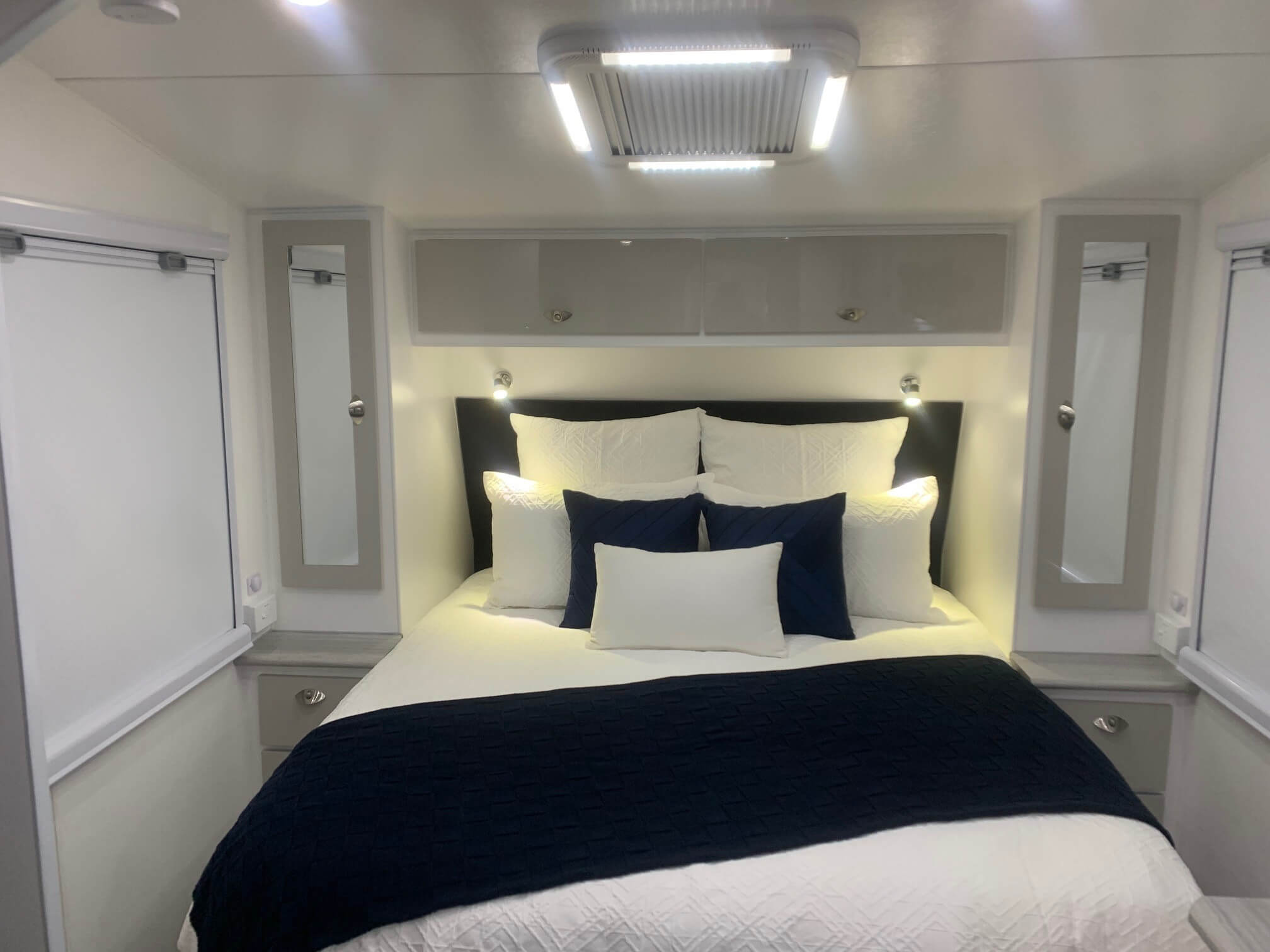 2024 21ft6 Sunset Semi Off-Road Family Horizon Triple Bunk Van