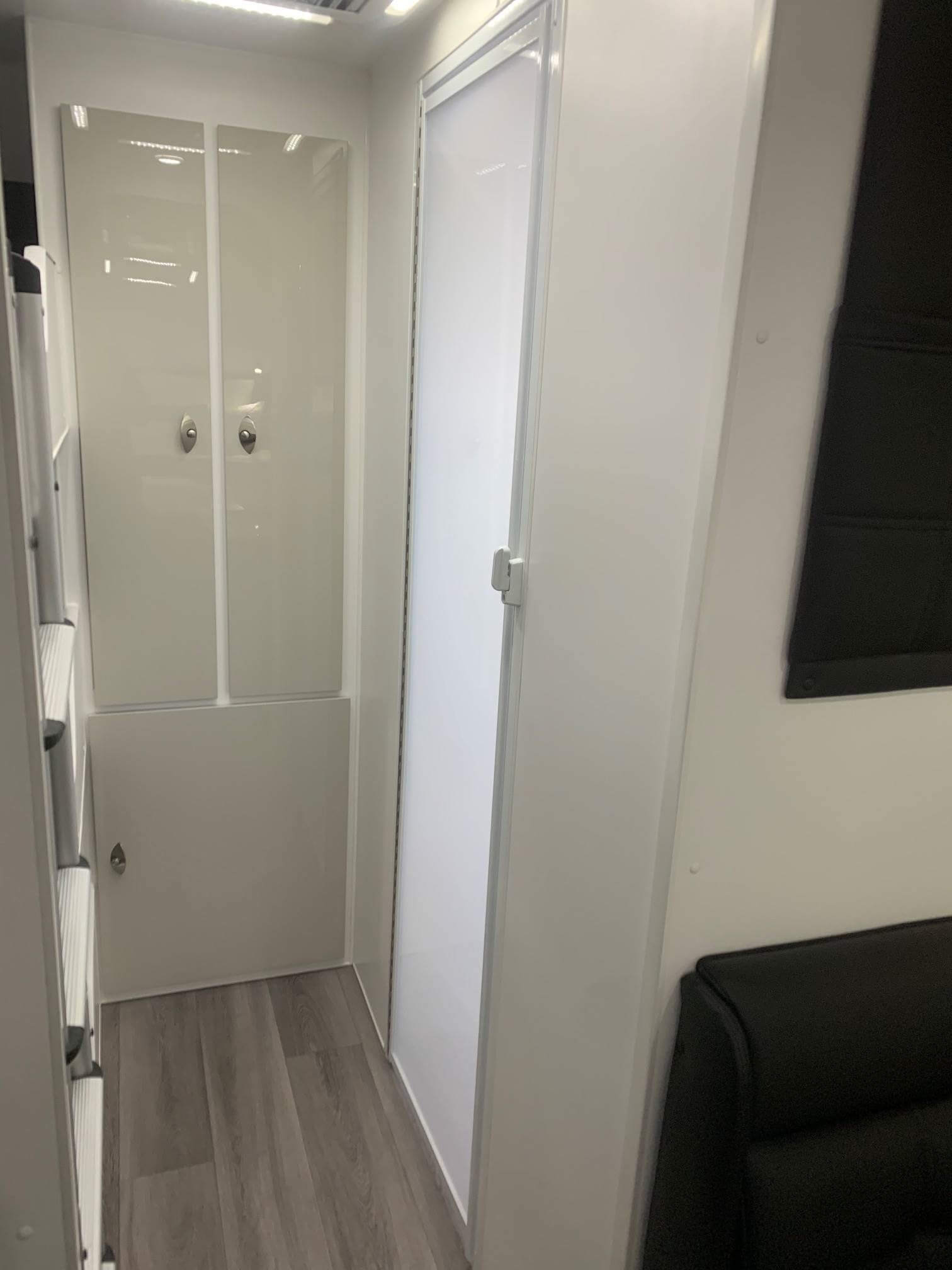 2024 21ft6 Sunset Semi Off-Road Family Horizon Triple Bunk Van