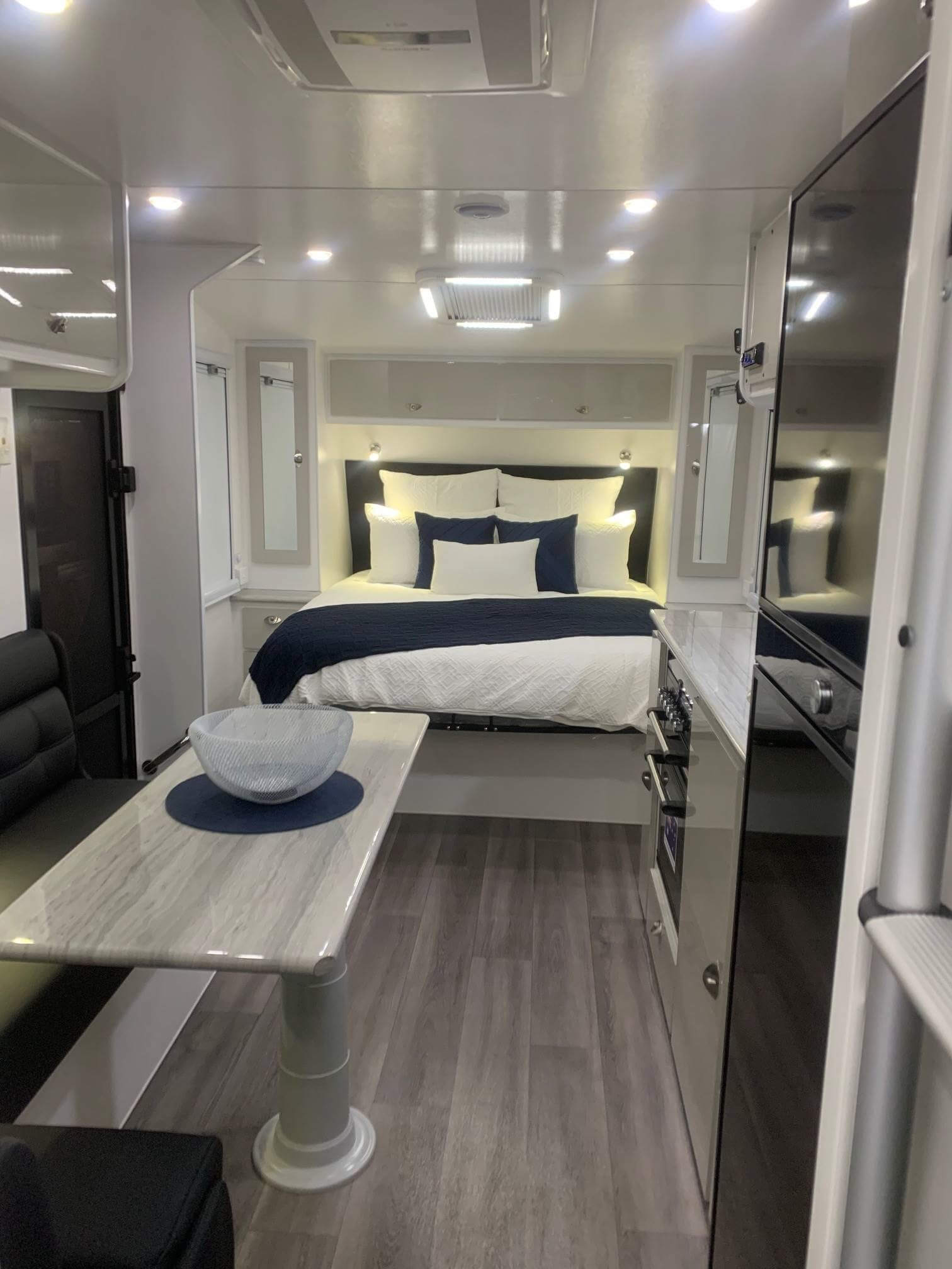 2024 21ft6 Sunset Semi Off-Road Family Horizon Triple Bunk Van