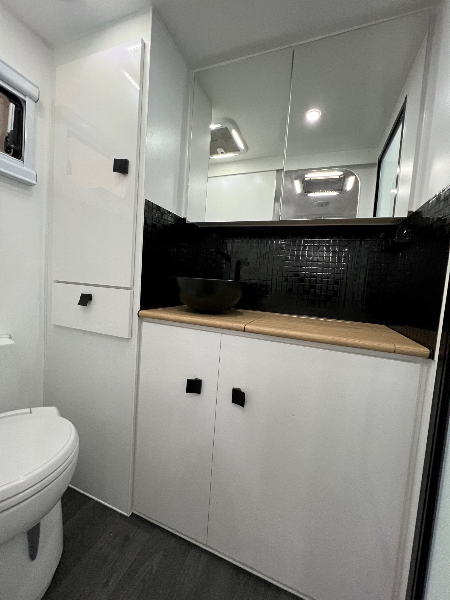 2024 Sunset Wildtrekker 21ft Off-Road With Oz Trekker Coil Off-Road Suspension & 400Amp BMPRO Lithium Batteries