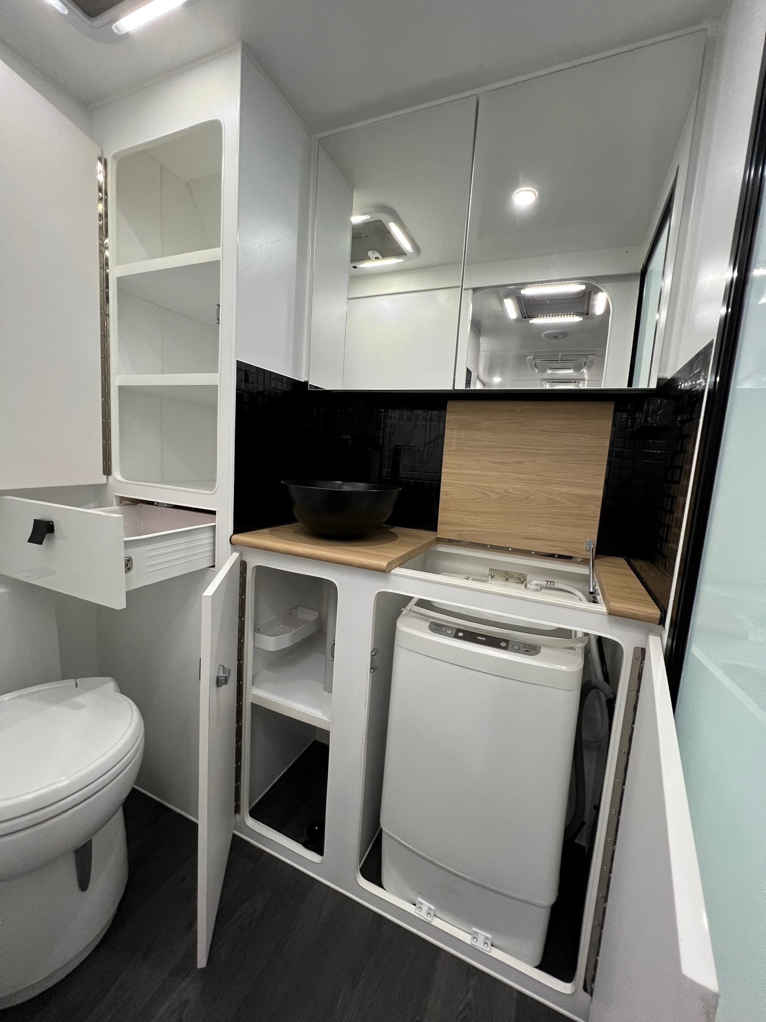 2024 Sunset Wildtrekker 21ft Off-Road With Oz Trekker Coil Off-Road Suspension & 400Amp BMPRO Lithium Batteries