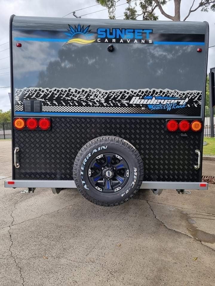 2023 Sunset Boulevard Semi Off-Road 21ft