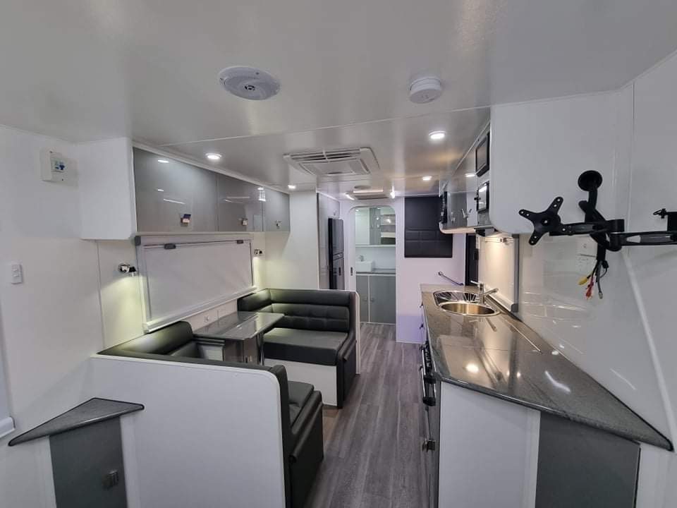 2023 Sunset Boulevard Semi Off-Road 21ft