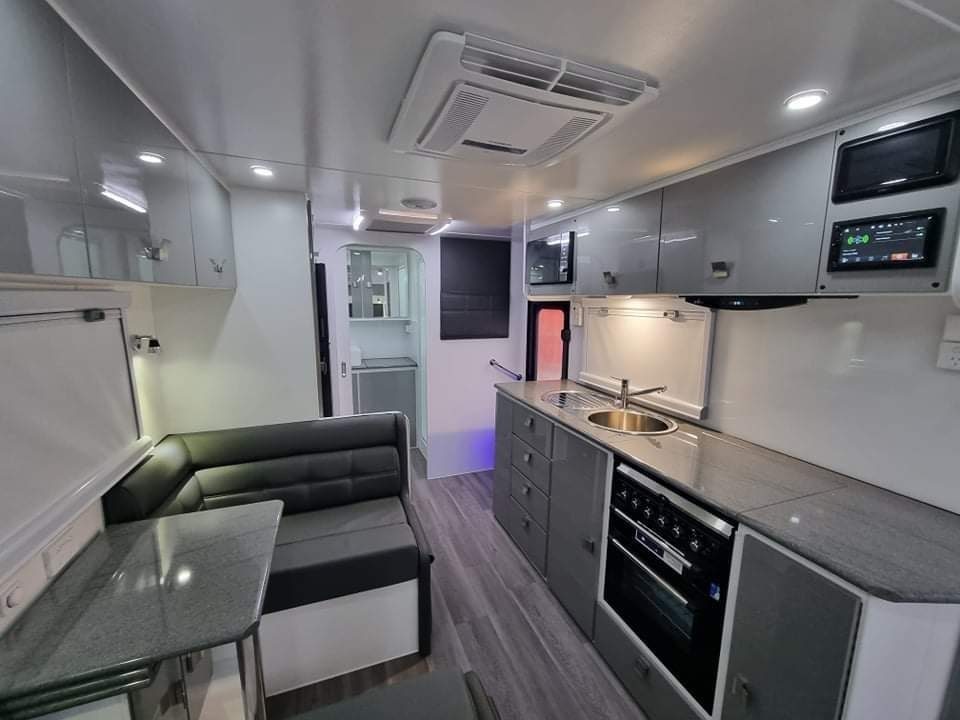 2023 Sunset Boulevard Semi Off-Road 21ft