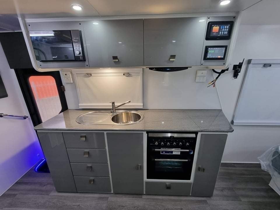 2023 Sunset Boulevard Semi Off-Road 21ft