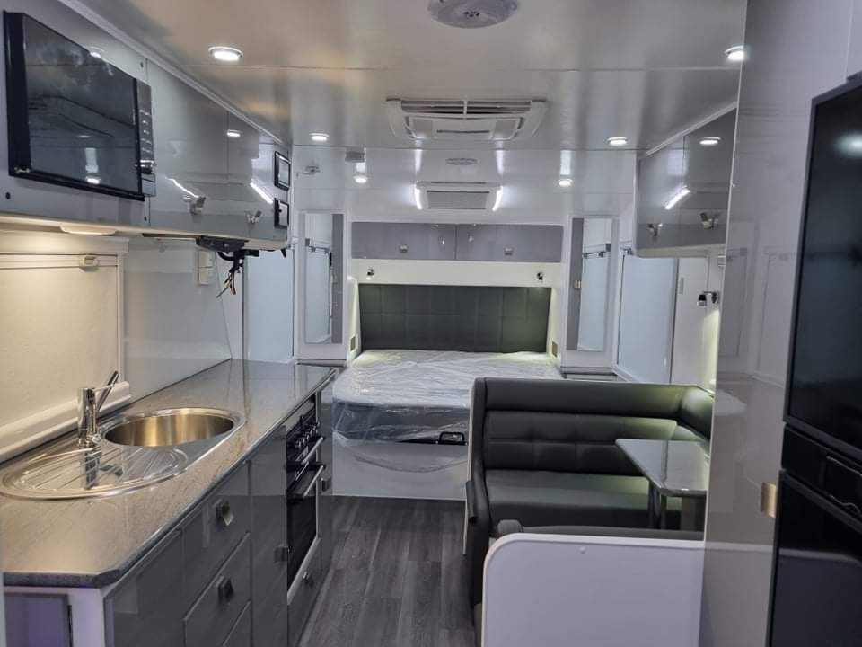 2023 Sunset Boulevard Semi Off-Road 21ft