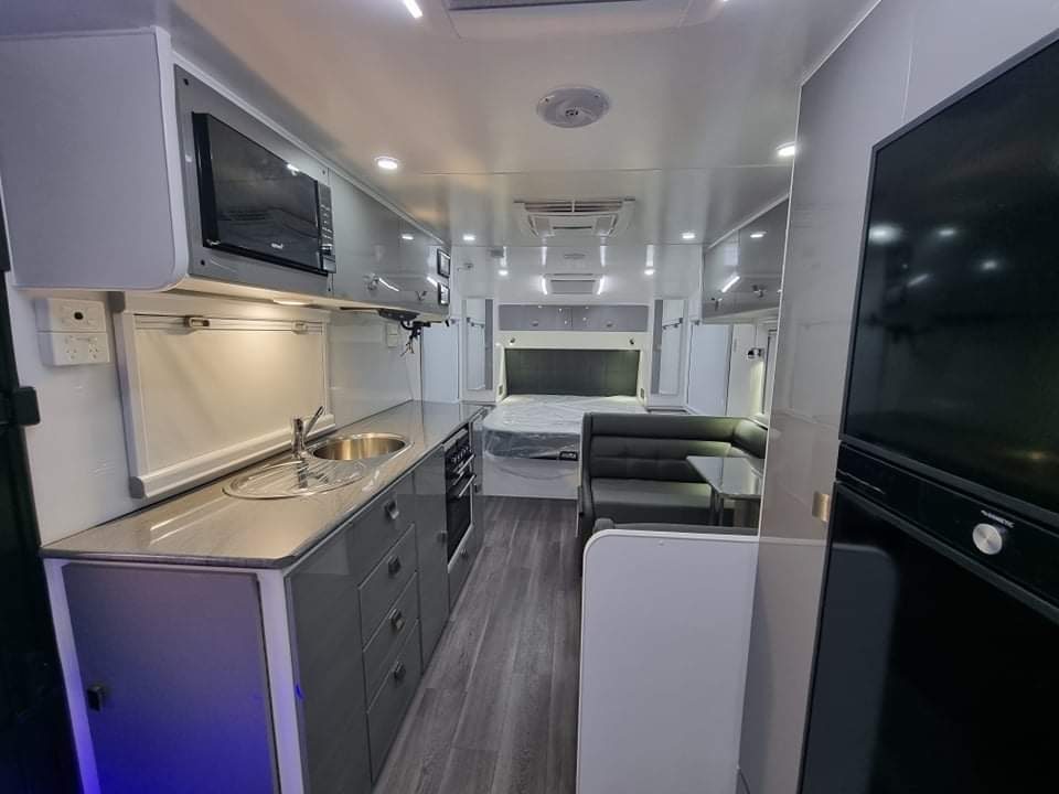 2023 Sunset Boulevard Semi Off-Road 21ft