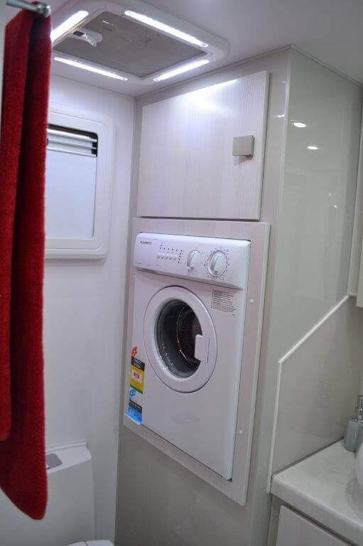 Montana Parklands 20ft6 Straight Kitchen