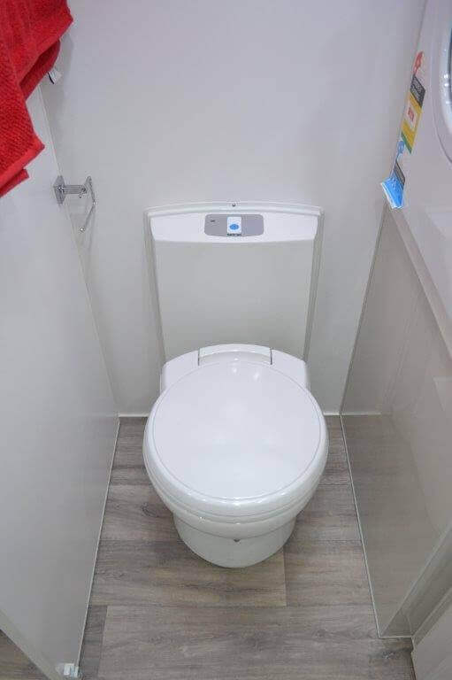 Montana Parklands 20ft6 Straight Kitchen