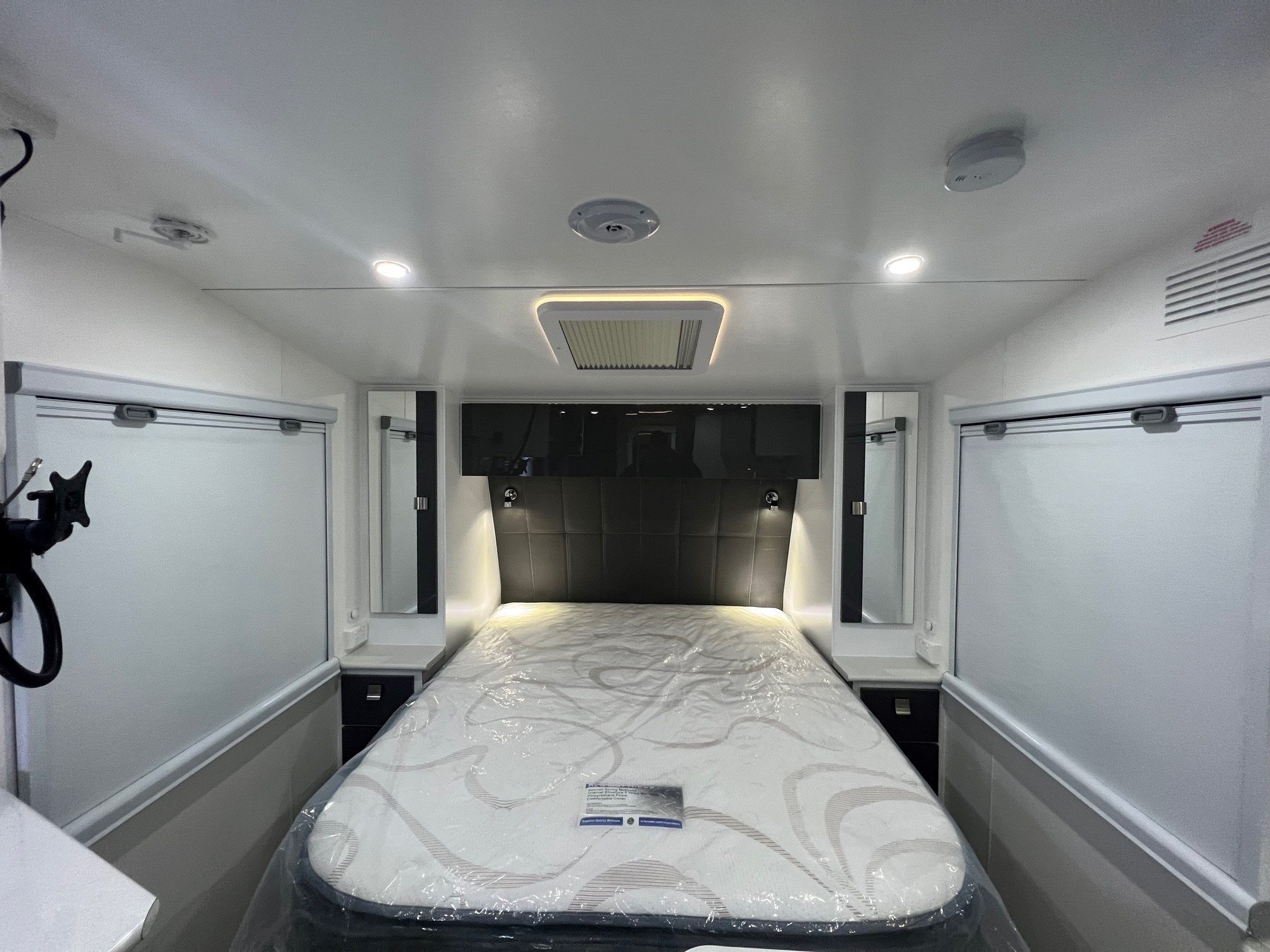 Sunset Boulevard Semi Off-Road 19ft8