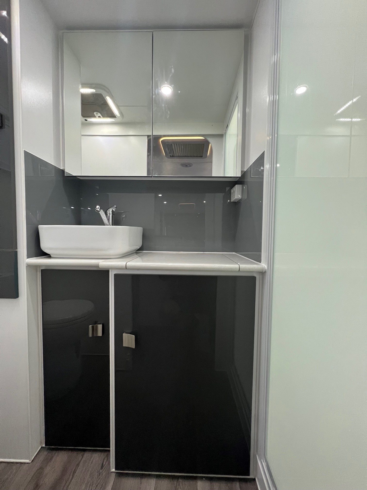 Sunset Boulevard Semi Off-Road 19ft8