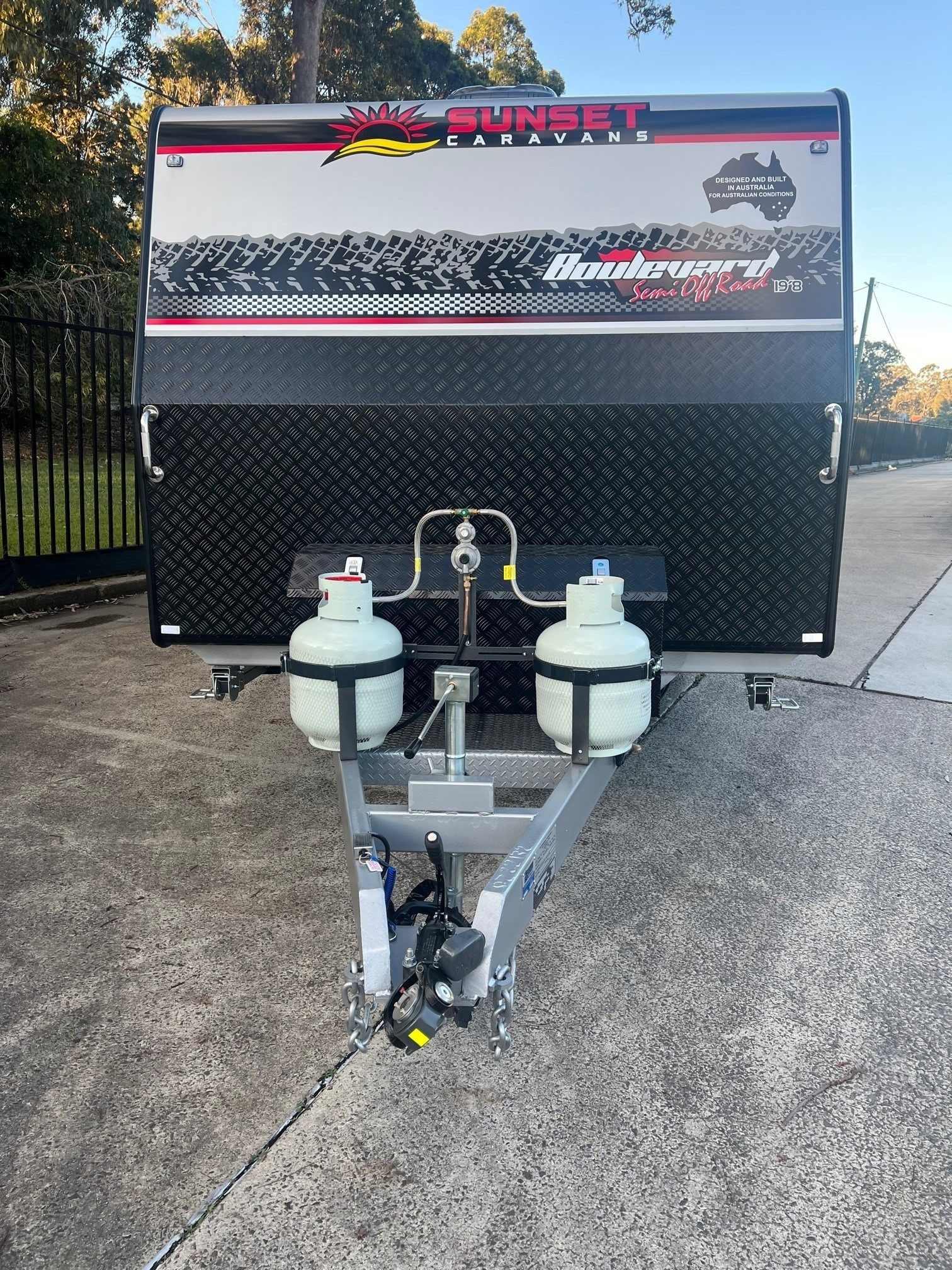 Sunset Boulevard Semi Off-Road 19ft8