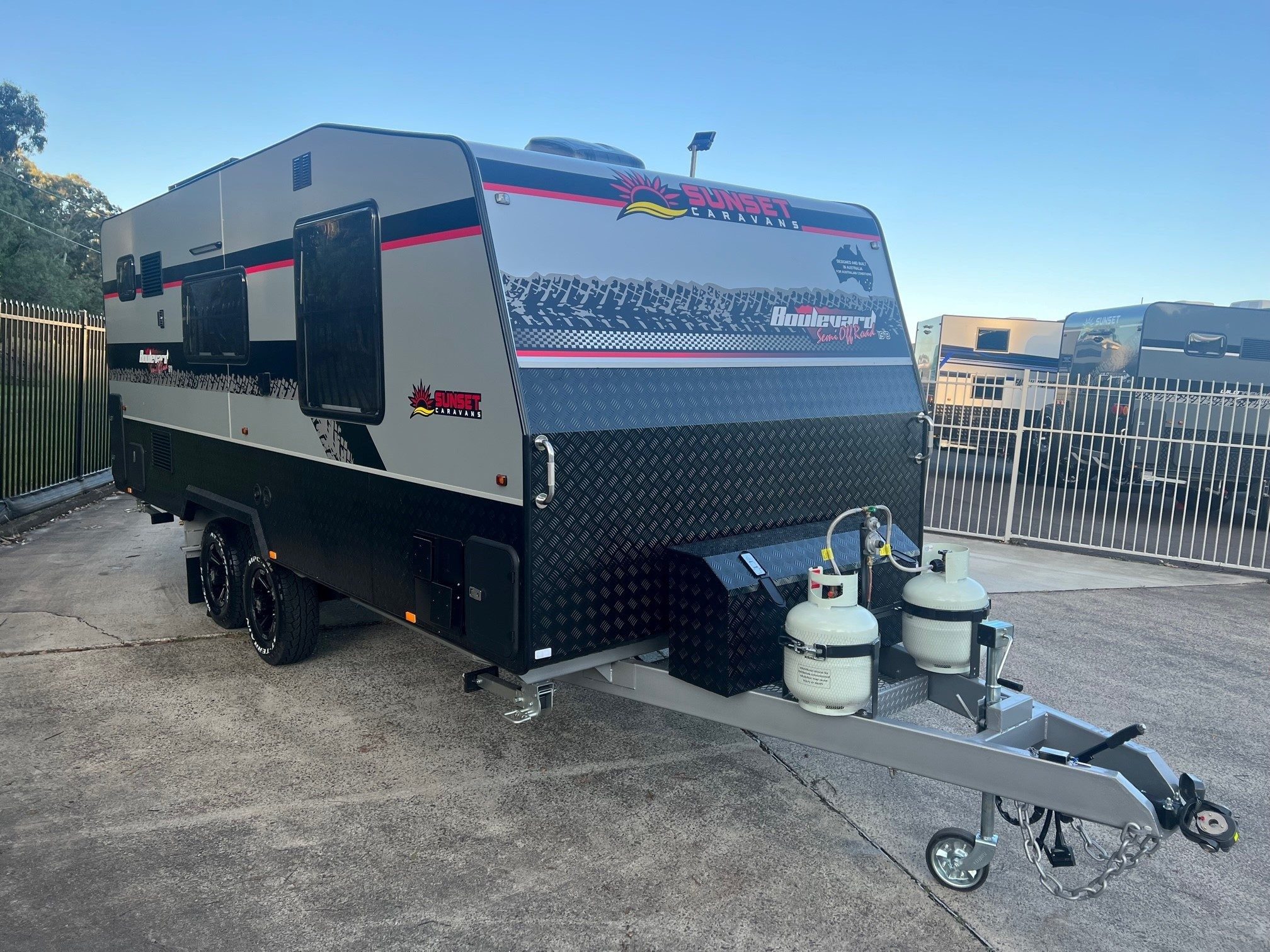 Sunset Boulevard Semi Off-Road 19ft8