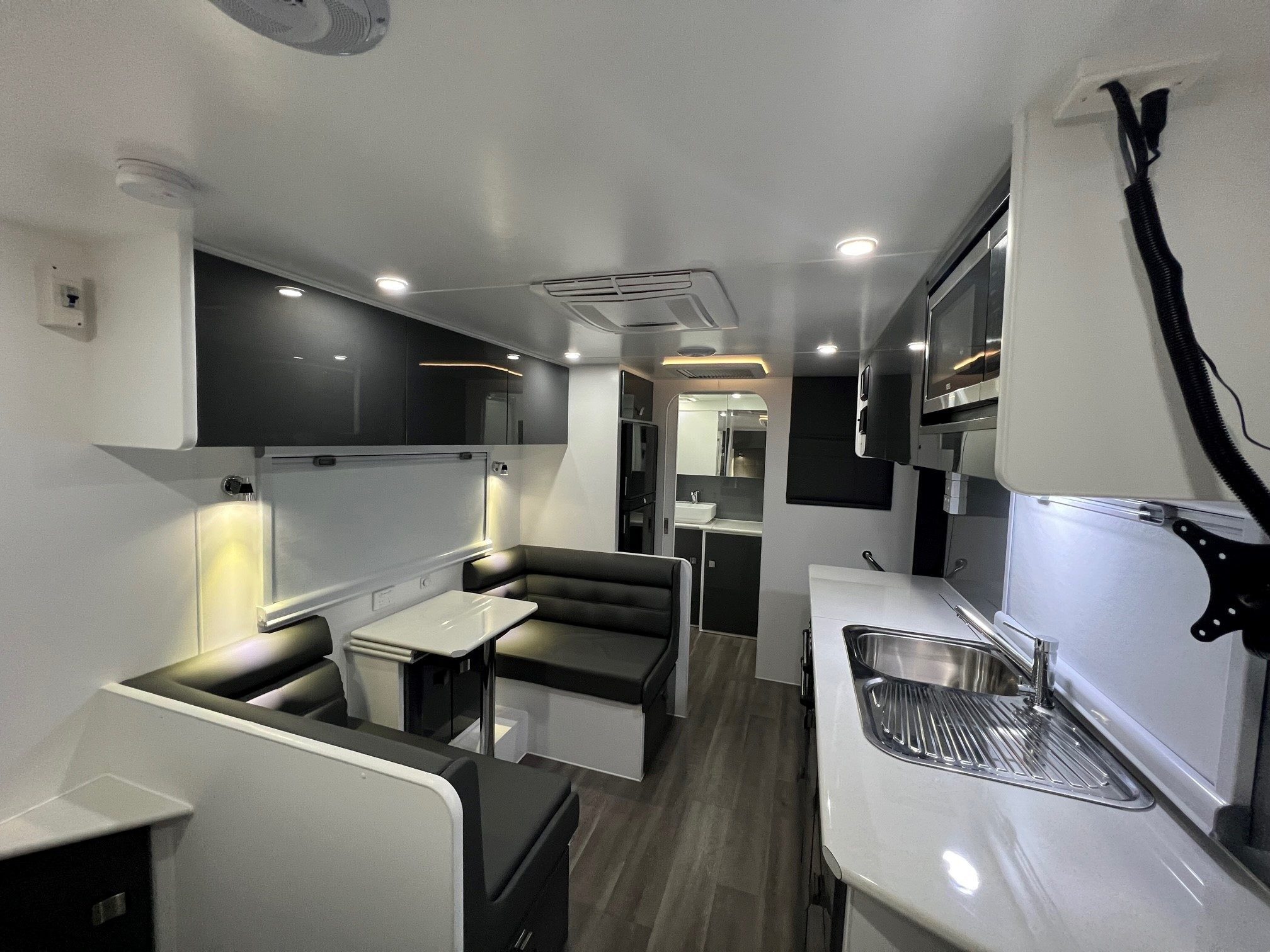 Sunset Boulevard Semi Off-Road 19ft8