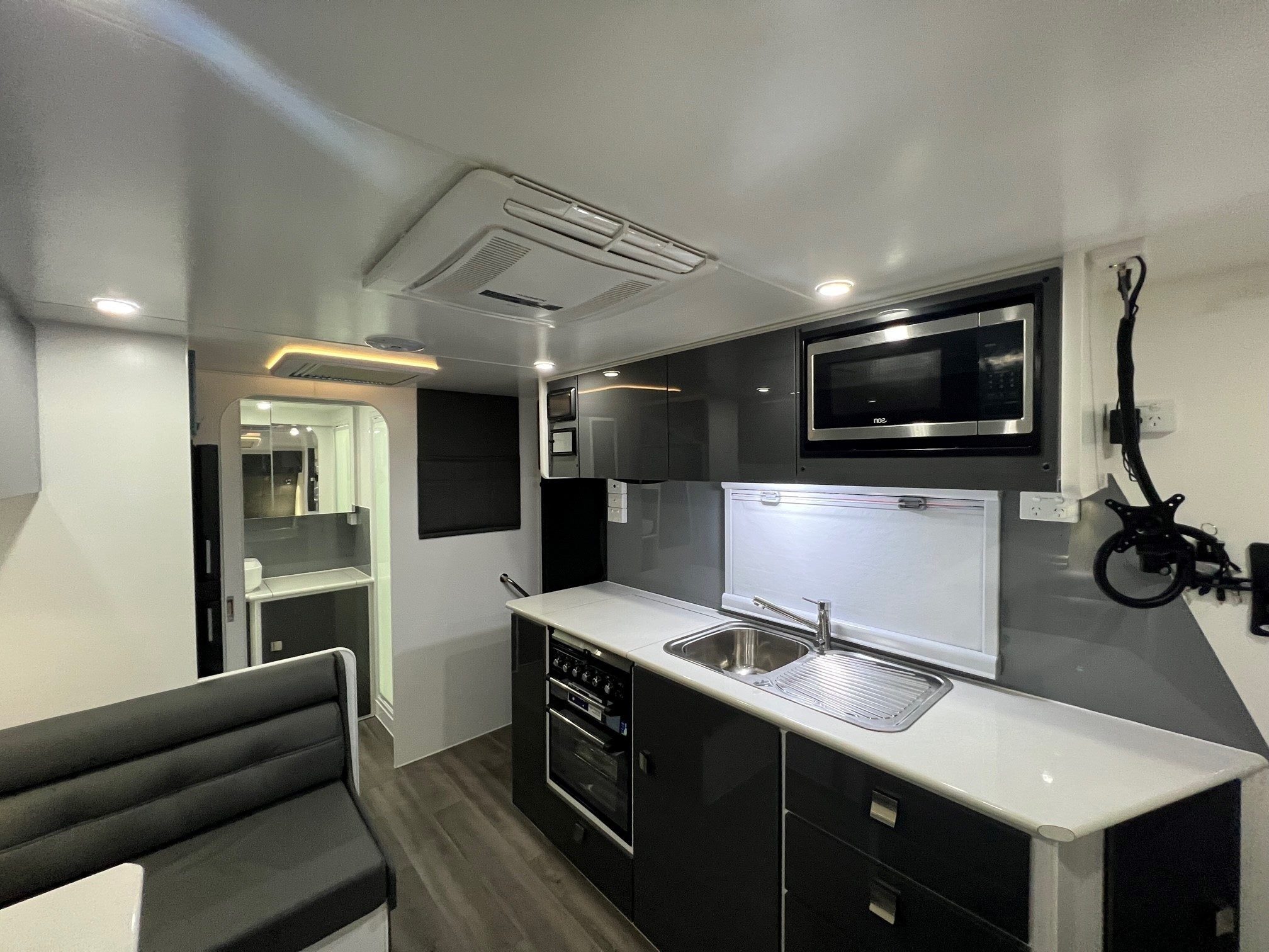 Sunset Boulevard Semi Off-Road 19ft8