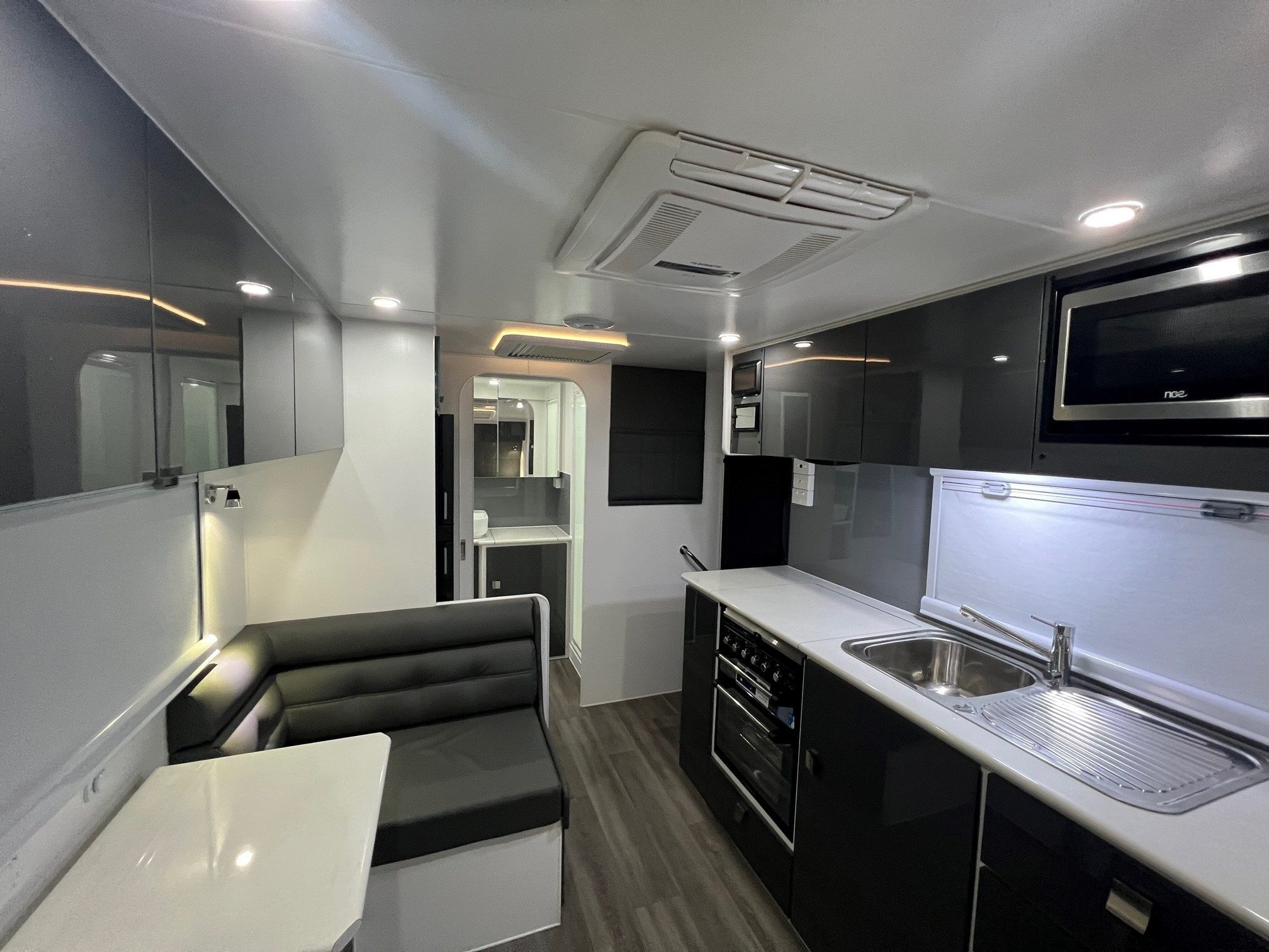 Sunset Boulevard Semi Off-Road 19ft8