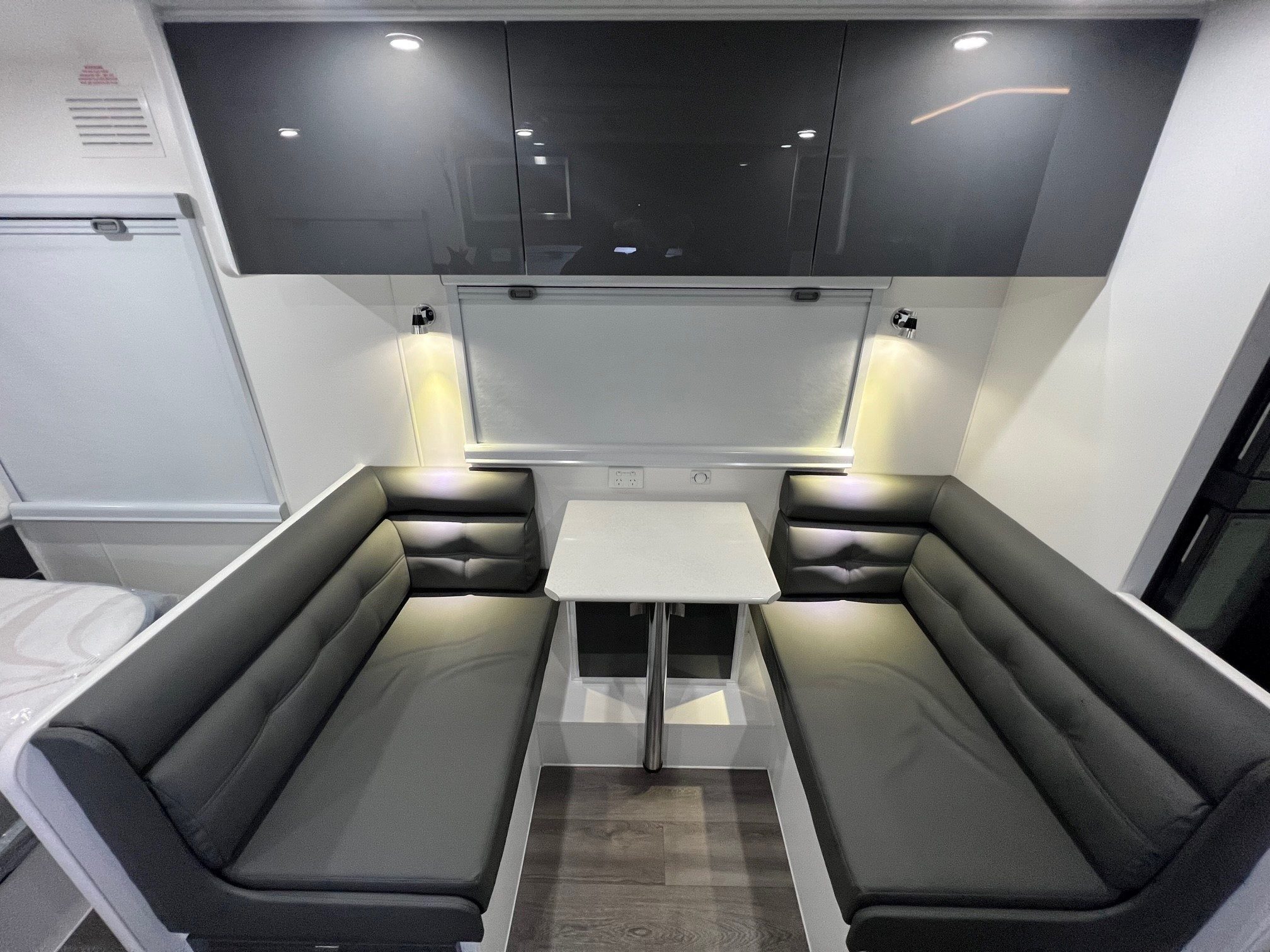 Sunset Boulevard Semi Off-Road 19ft8