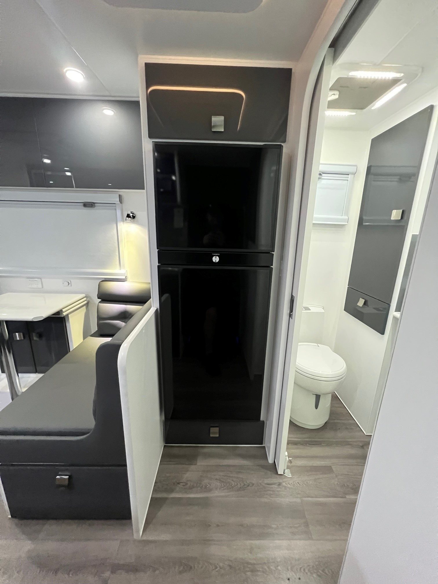 Sunset Boulevard Semi Off-Road 19ft8