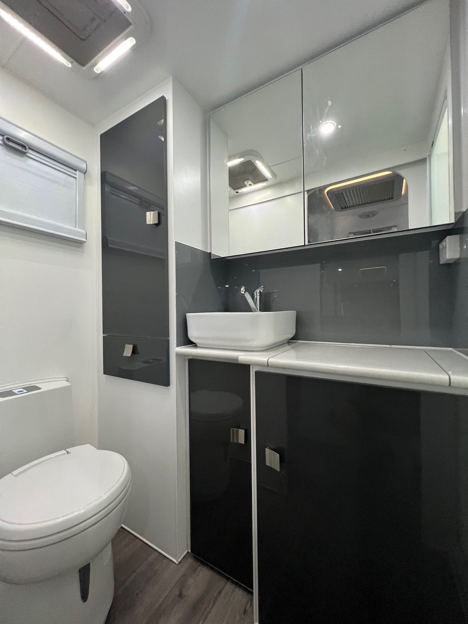 Sunset Boulevard Semi Off-Road 19ft8