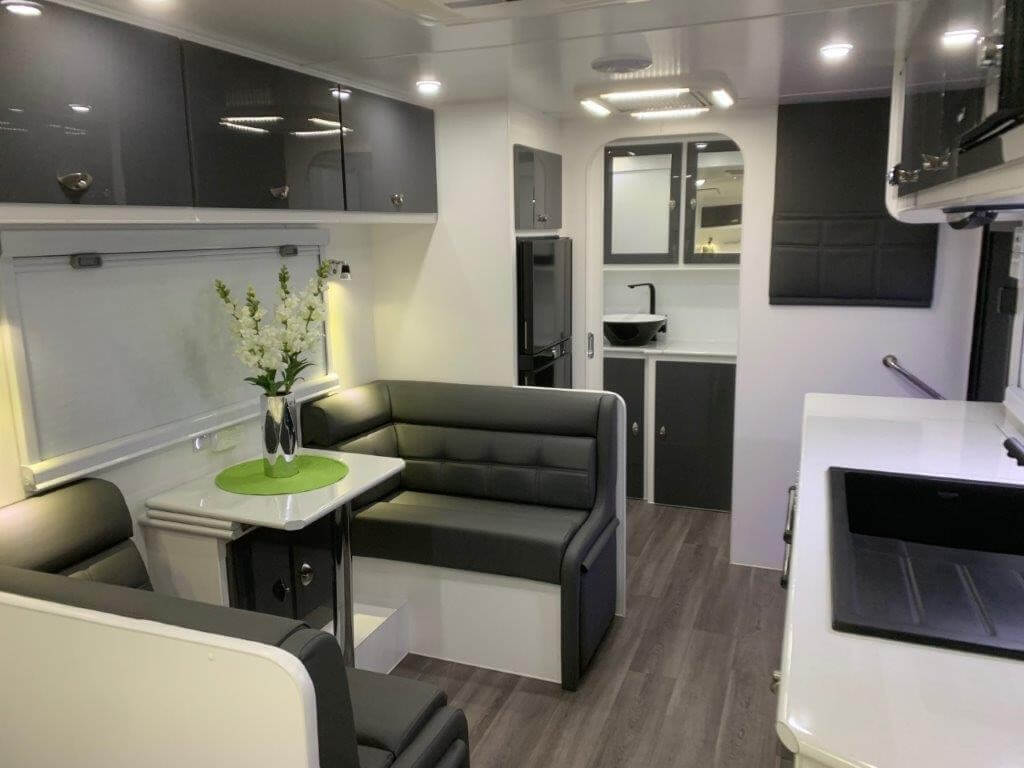 19ft8 Sunset Wildtrekker Off-Road with Stage 4 Self Levelling Airbag Suspension