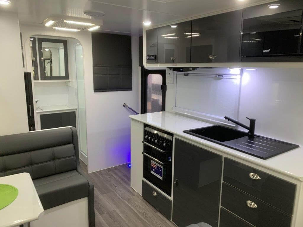 19ft8 Sunset Wildtrekker Off-Road with Stage 4 Self Levelling Airbag Suspension