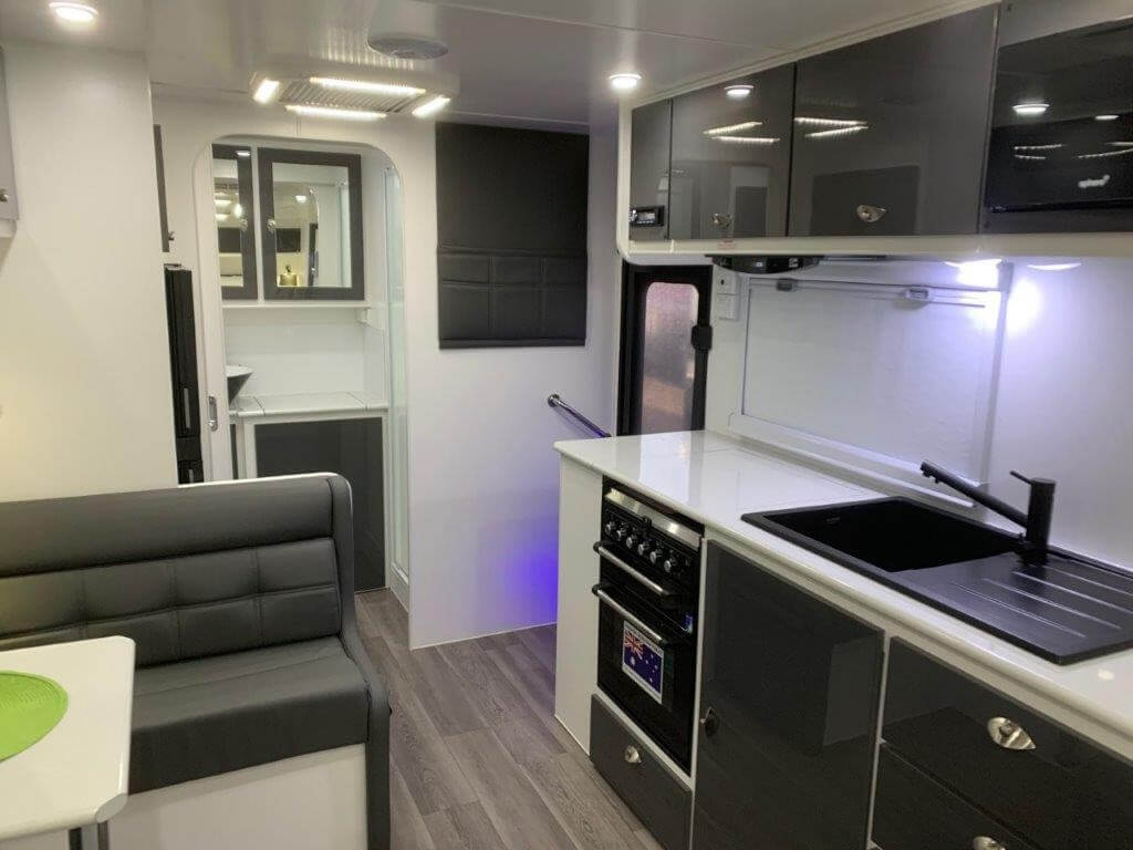 19ft8 Sunset Wildtrekker Off-Road with Stage 4 Self Levelling Airbag Suspension