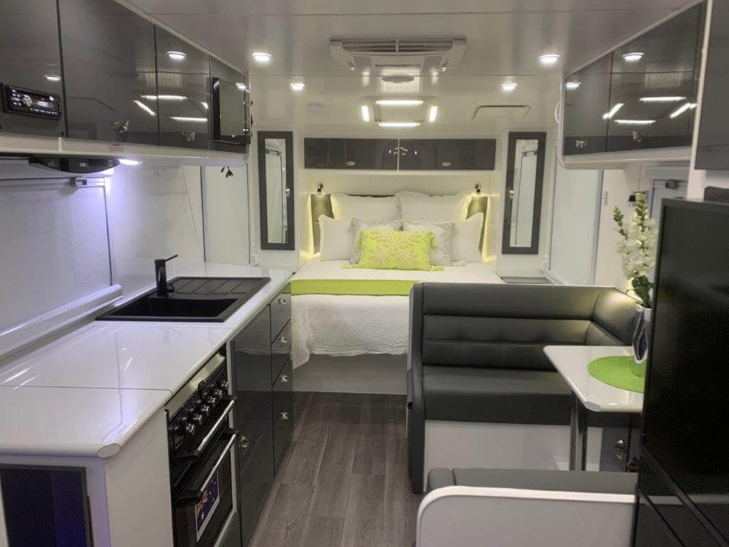 19ft8 Sunset Wildtrekker Off-Road with Stage 4 Self Levelling Airbag Suspension