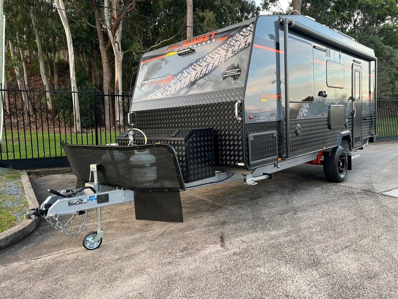 2023 Sunset Wildtrekker 18'9 Single Axle Off-Road With 400amp Lithium Batteries