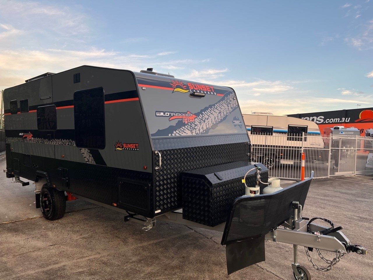 2024 Sunset Wildtrekker 18'9 Single Axle Off-Road With 400amp Lithium Batteries