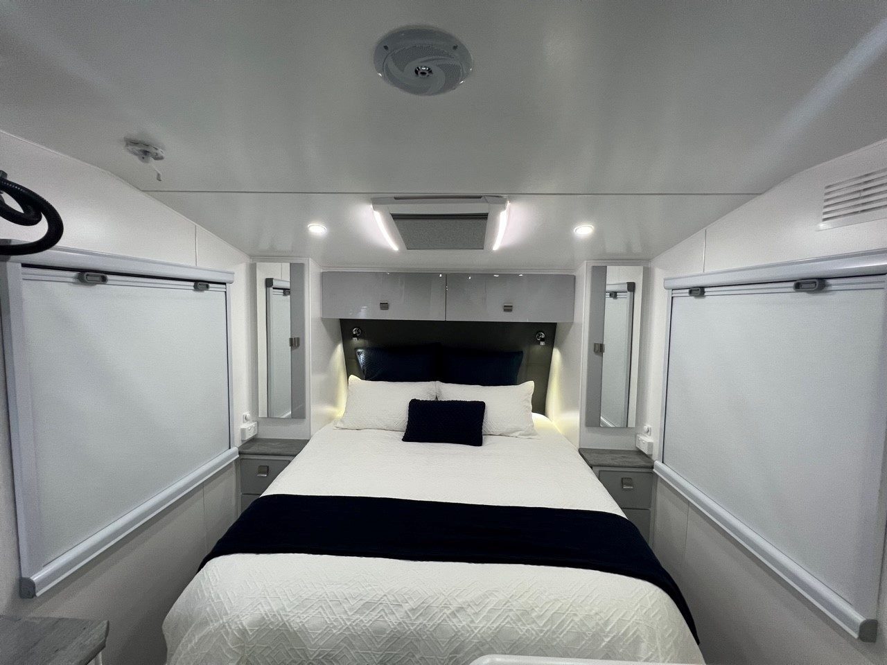 2024 Sunset Wildtrekker 18'9 Single Axle Off-Road With 400amp Lithium Batteries