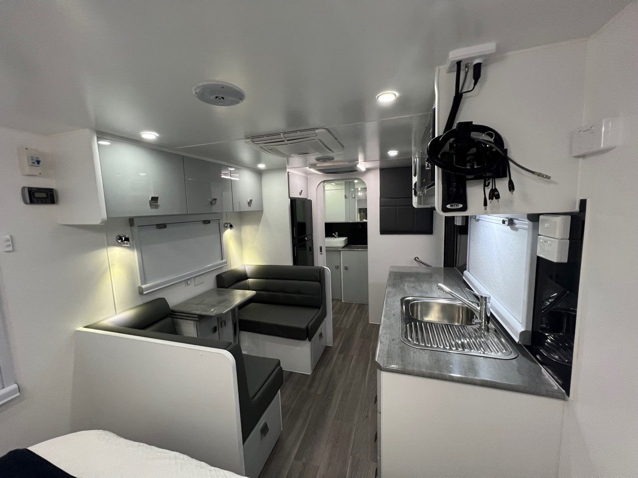 2024 Sunset Wildtrekker 18'9 Single Axle Off-Road With 400amp Lithium Batteries