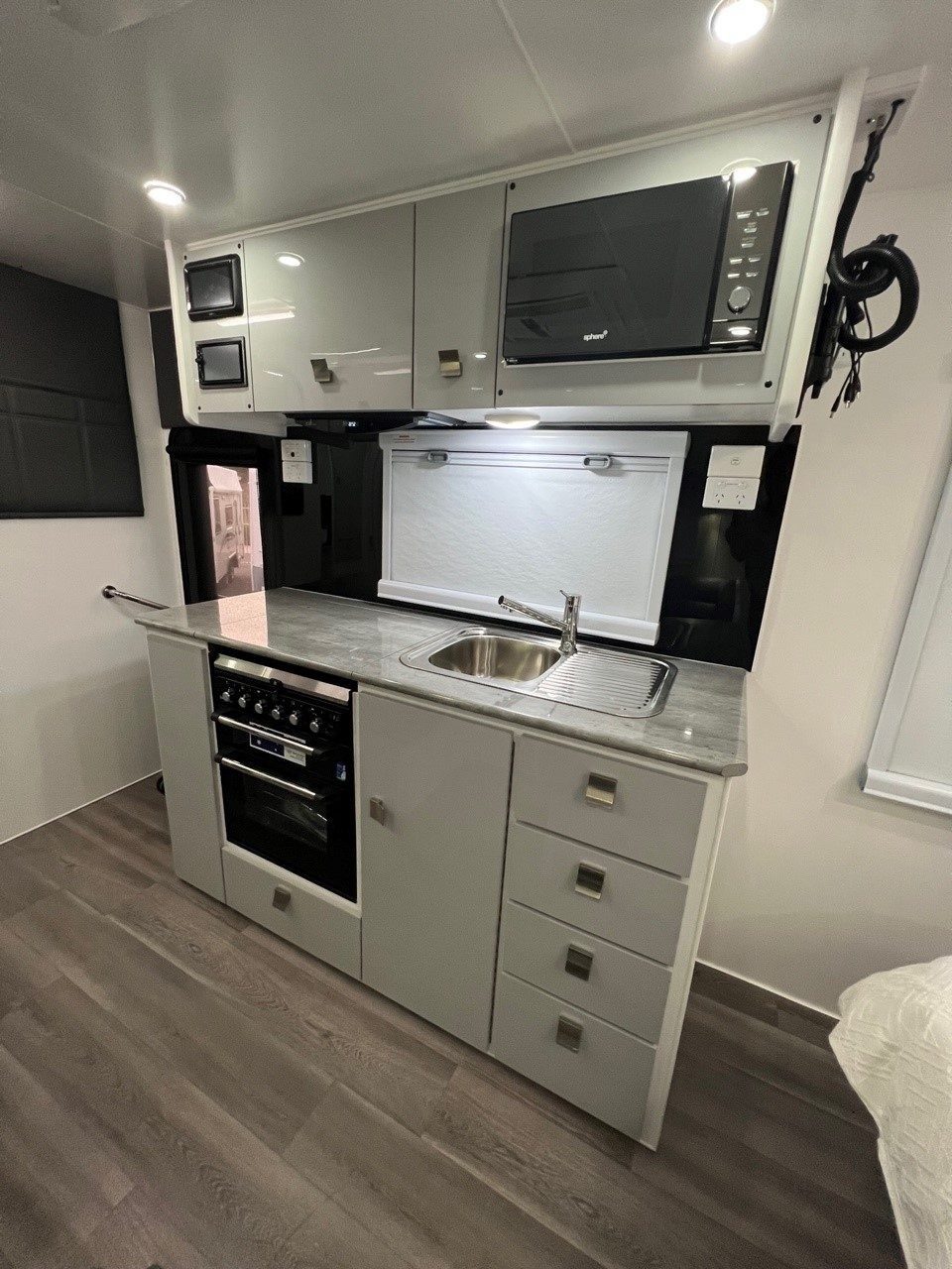 2024 Sunset Wildtrekker 18'9 Single Axle Off-Road With 400amp Lithium Batteries