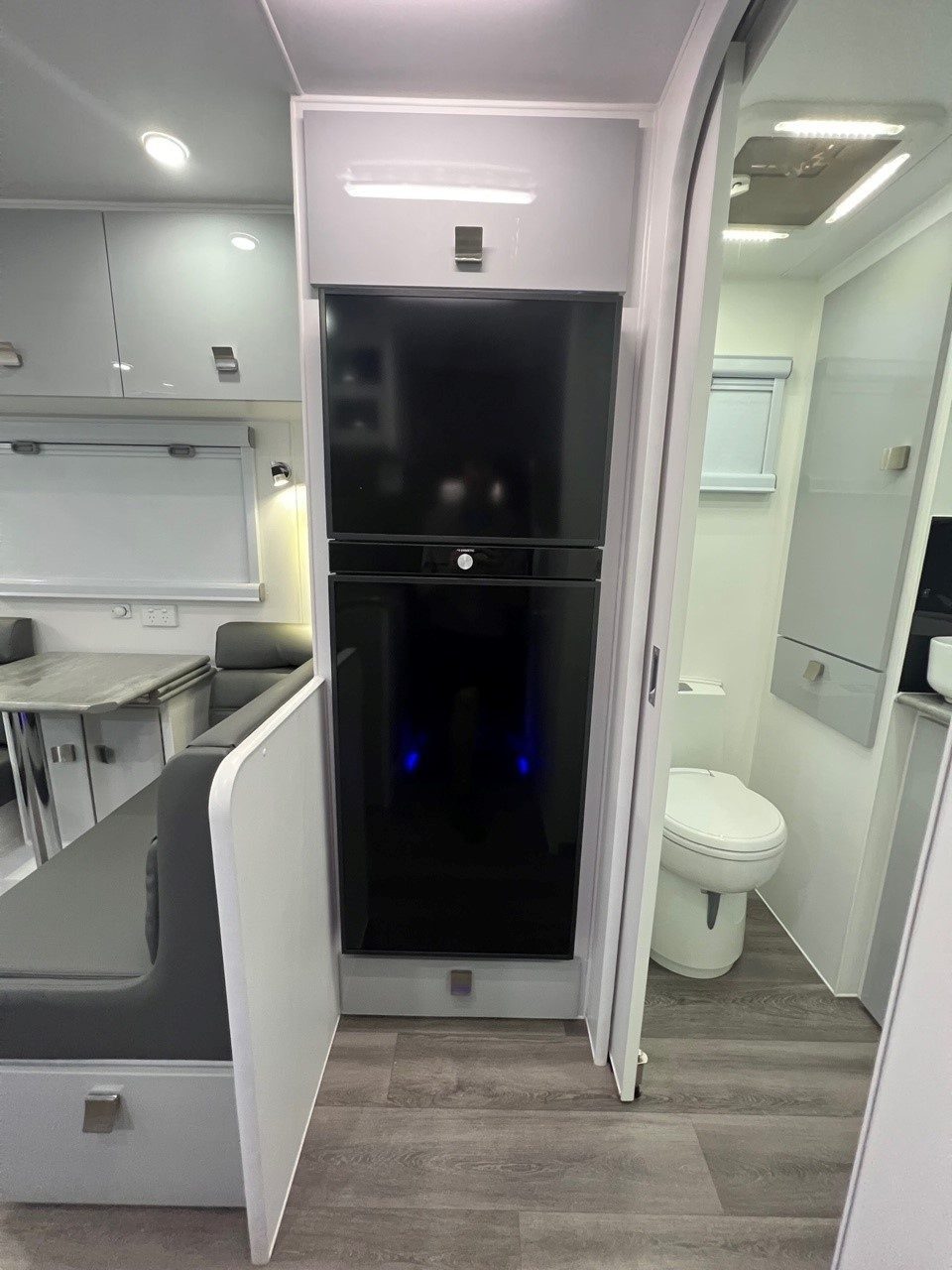 2024 Sunset Wildtrekker 18'9 Single Axle Off-Road With 400amp Lithium Batteries