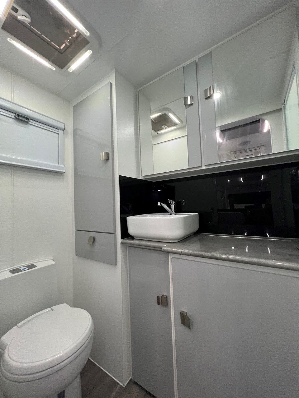 2024 Sunset Wildtrekker 18'9 Single Axle Off-Road With 400amp Lithium Batteries