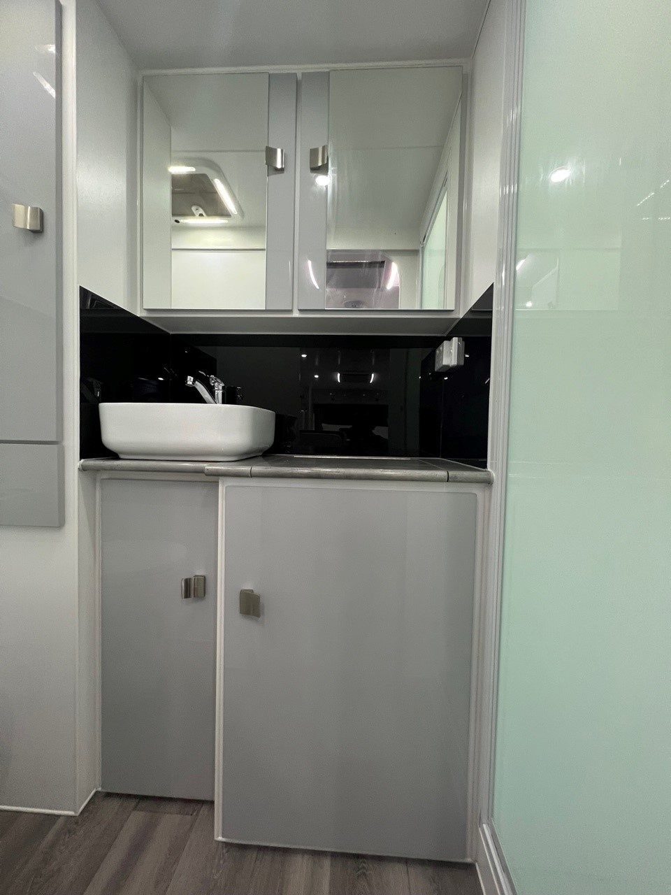 2024 Sunset Wildtrekker 18'9 Single Axle Off-Road With 400amp Lithium Batteries