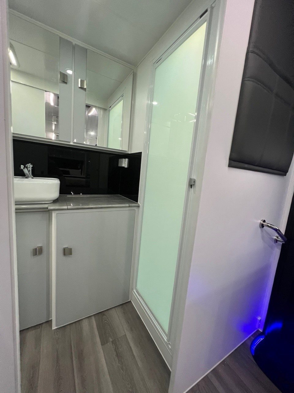 2024 Sunset Wildtrekker 18'9 Single Axle Off-Road With 400amp Lithium Batteries