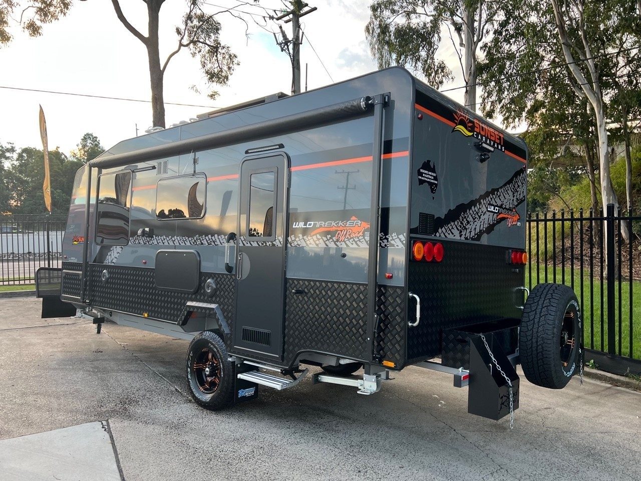 2024 Sunset Wildtrekker 18'9 Single Axle Off-Road With 400amp Lithium Batteries