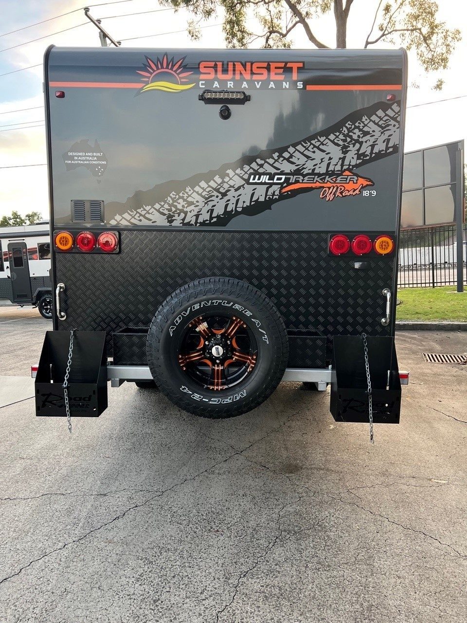 2024 Sunset Wildtrekker 18'9 Single Axle Off-Road With 400amp Lithium Batteries