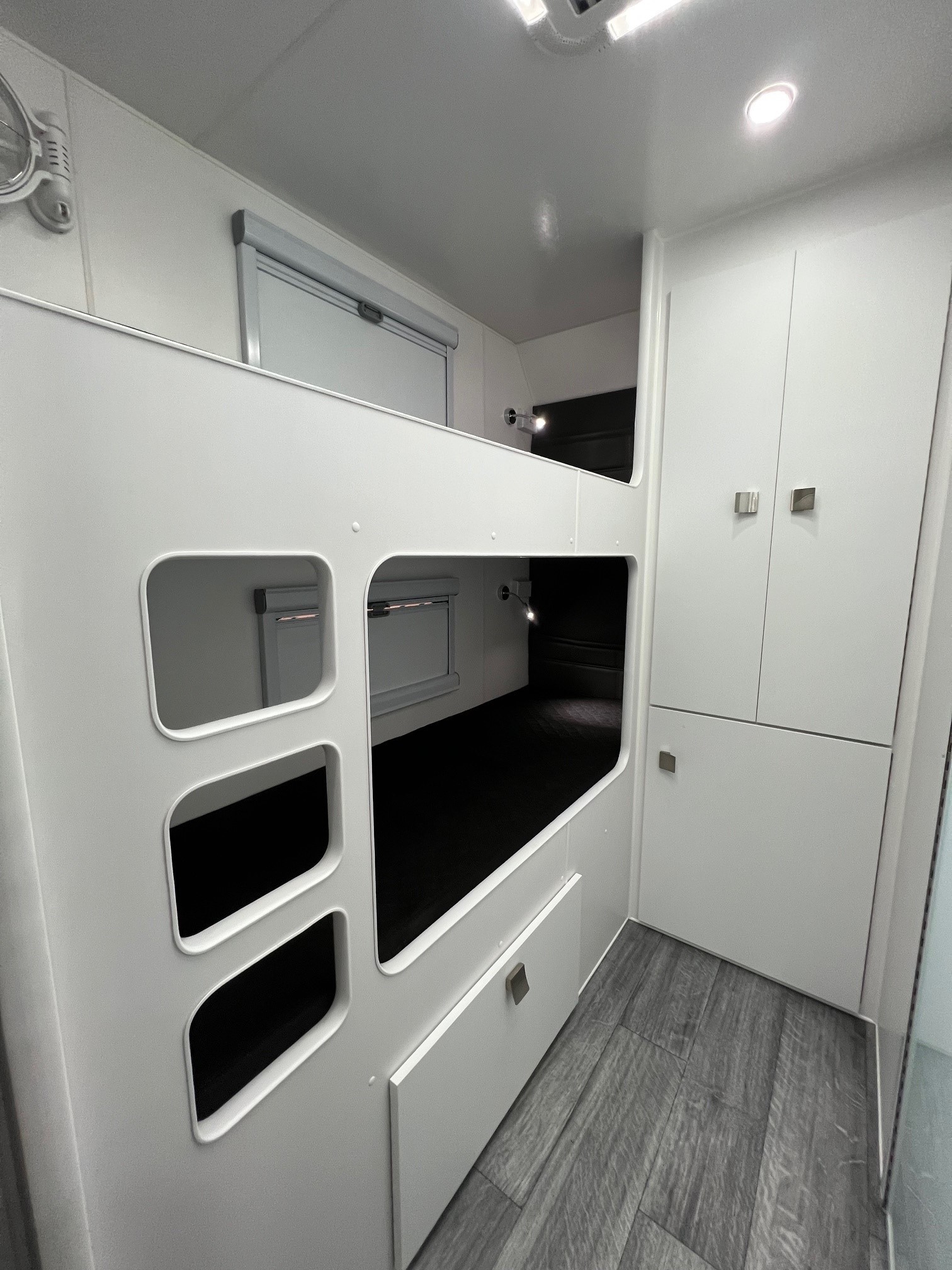 21ft6 Sunset Off-Road Family Horizon Double Bunk Van With 400amp Lithium Batteries