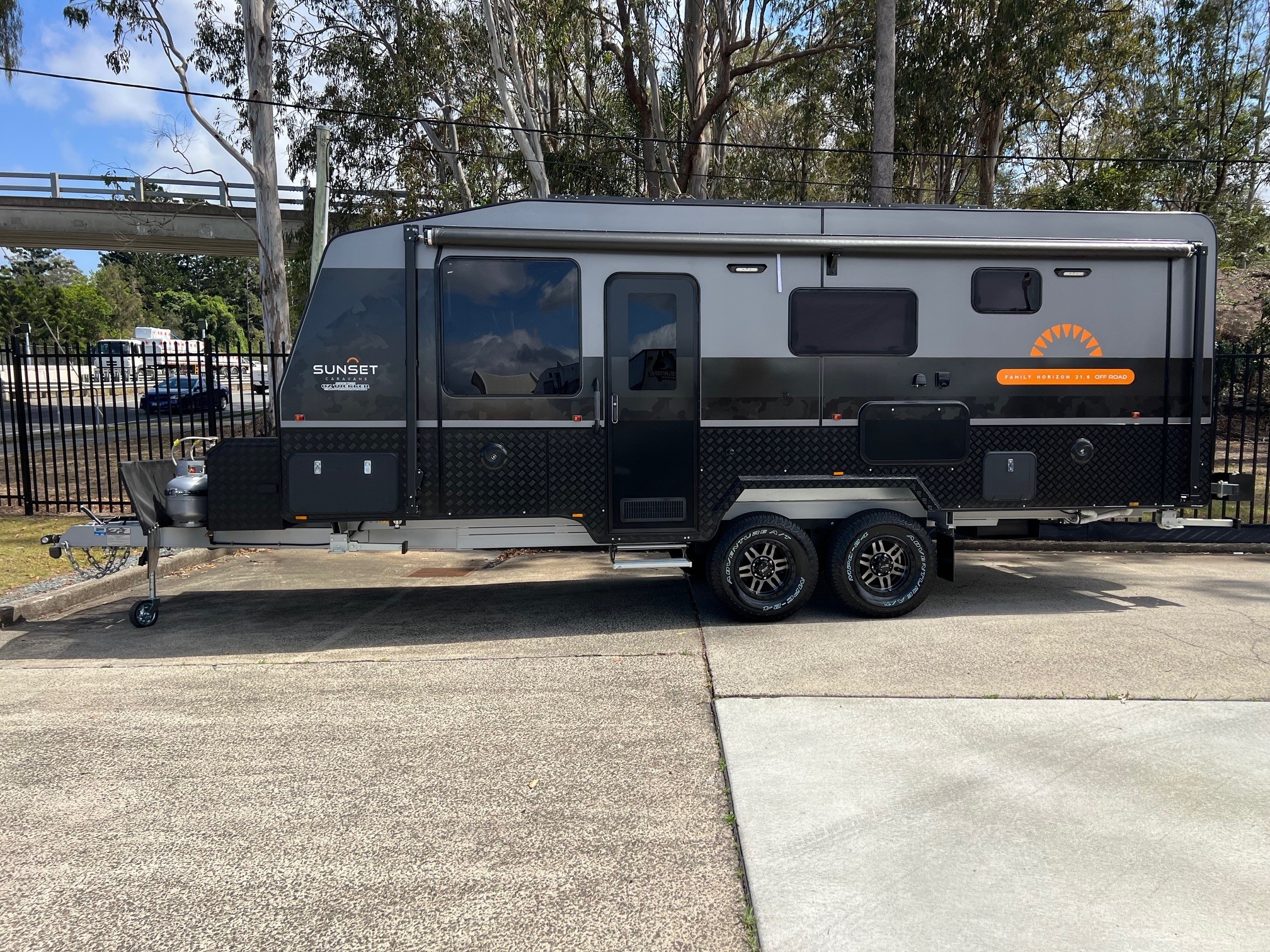 21ft6 Sunset Off-Road Family Horizon Double Bunk Van With 400amp Lithium Batteries