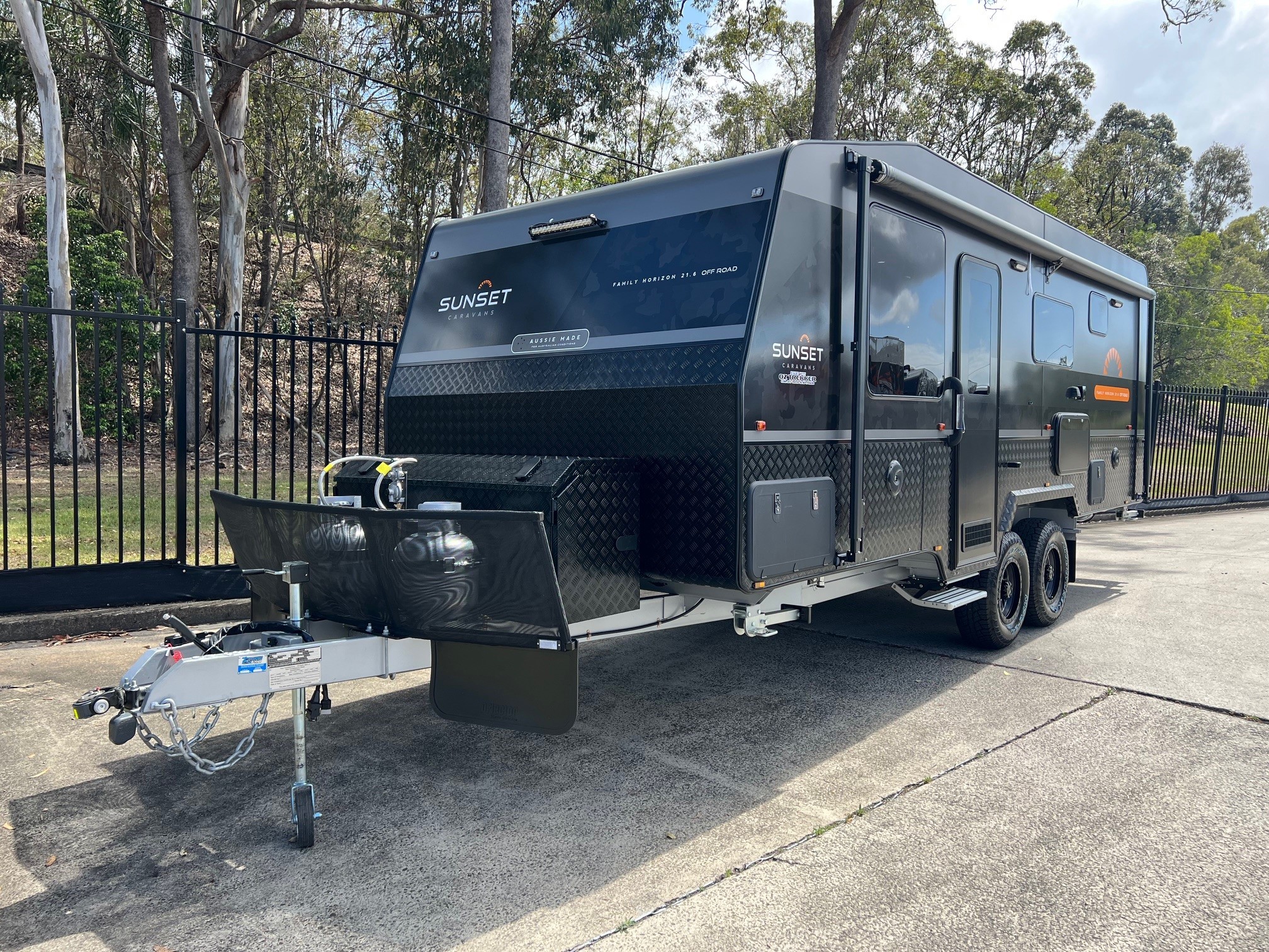 2024 21ft6 Sunset Off-Road Family Horizon Double Bunk Van With 400amp Lithium Batteries